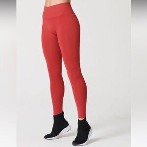NWT Nux Yoga 'One by One' Seamless Legging in color 'Lover' Women's Small